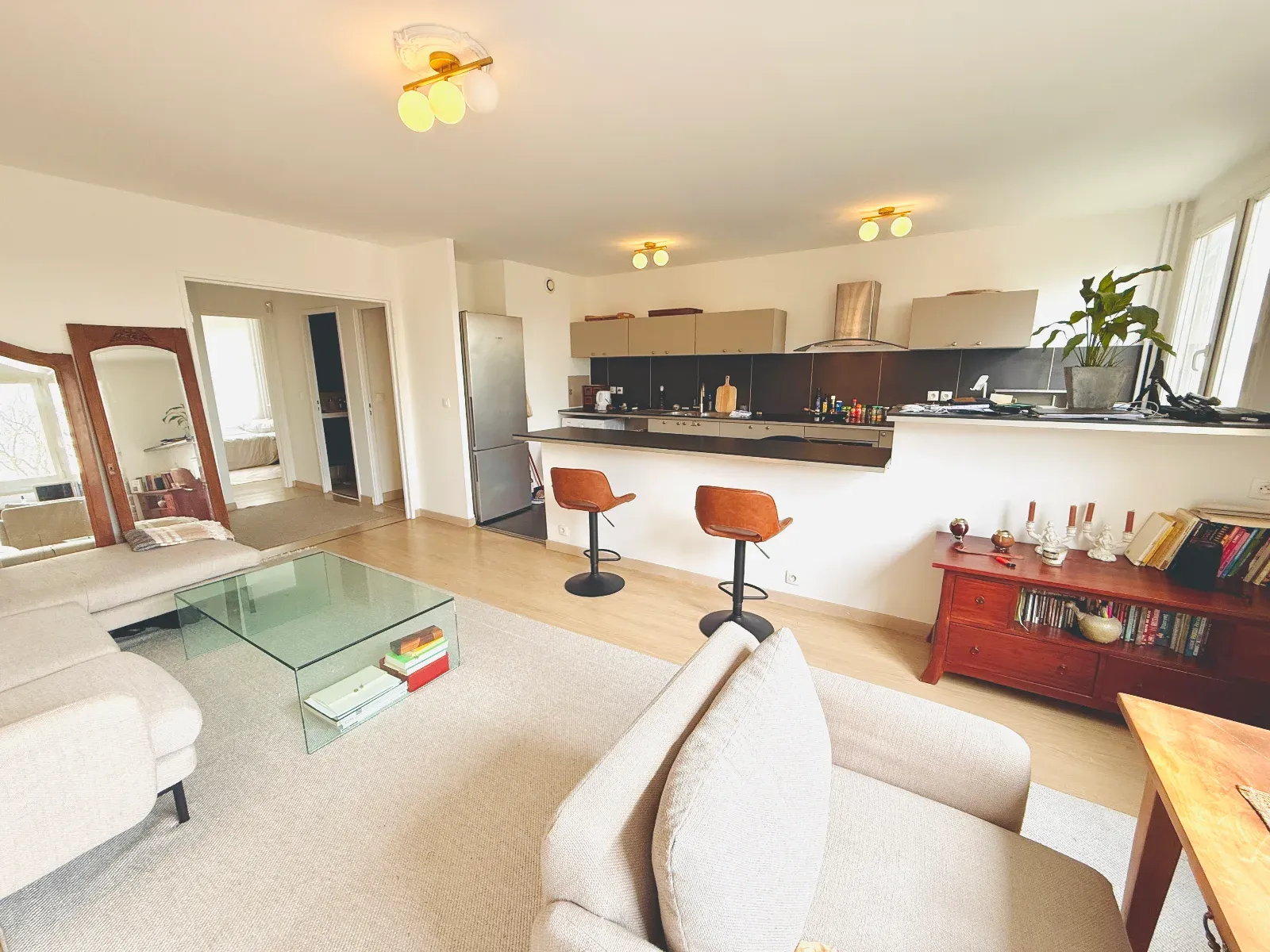 Bright living room with open-plan kitchen