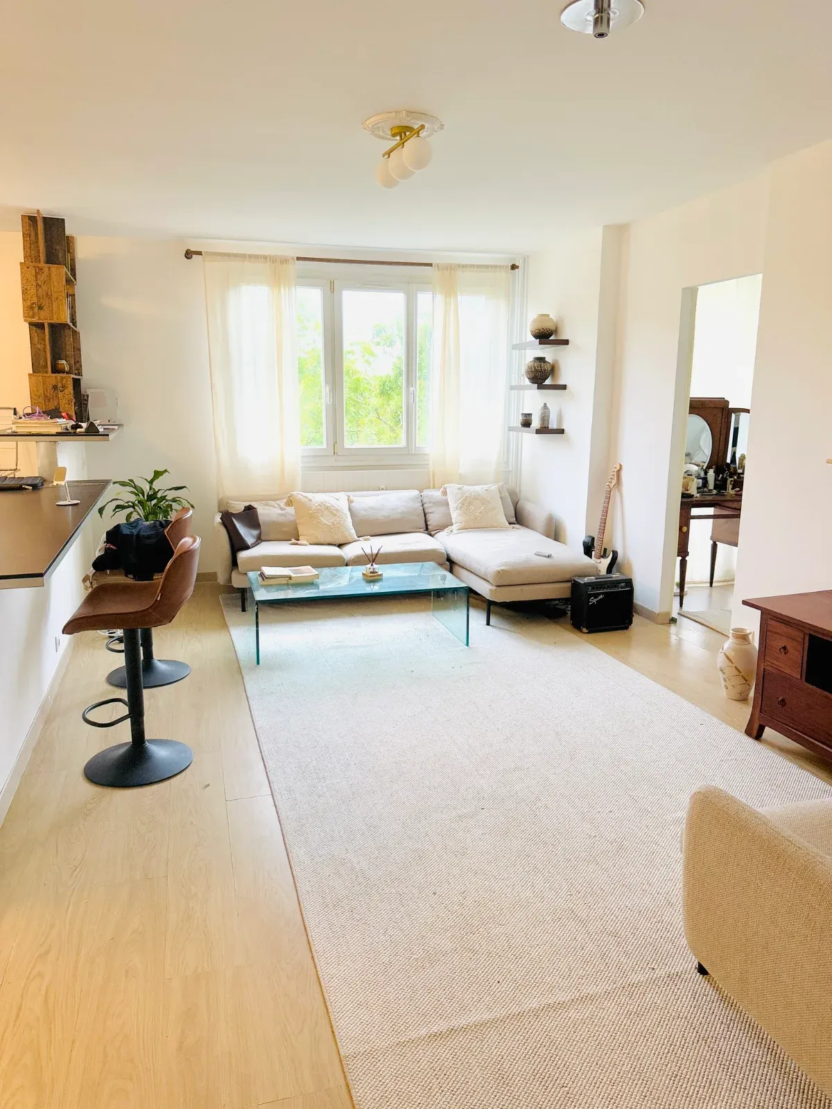 Bright living room with open-plan kitchen