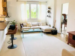 Bright living room with open-plan kitchen