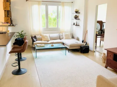 Bright living room with open-plan kitchen