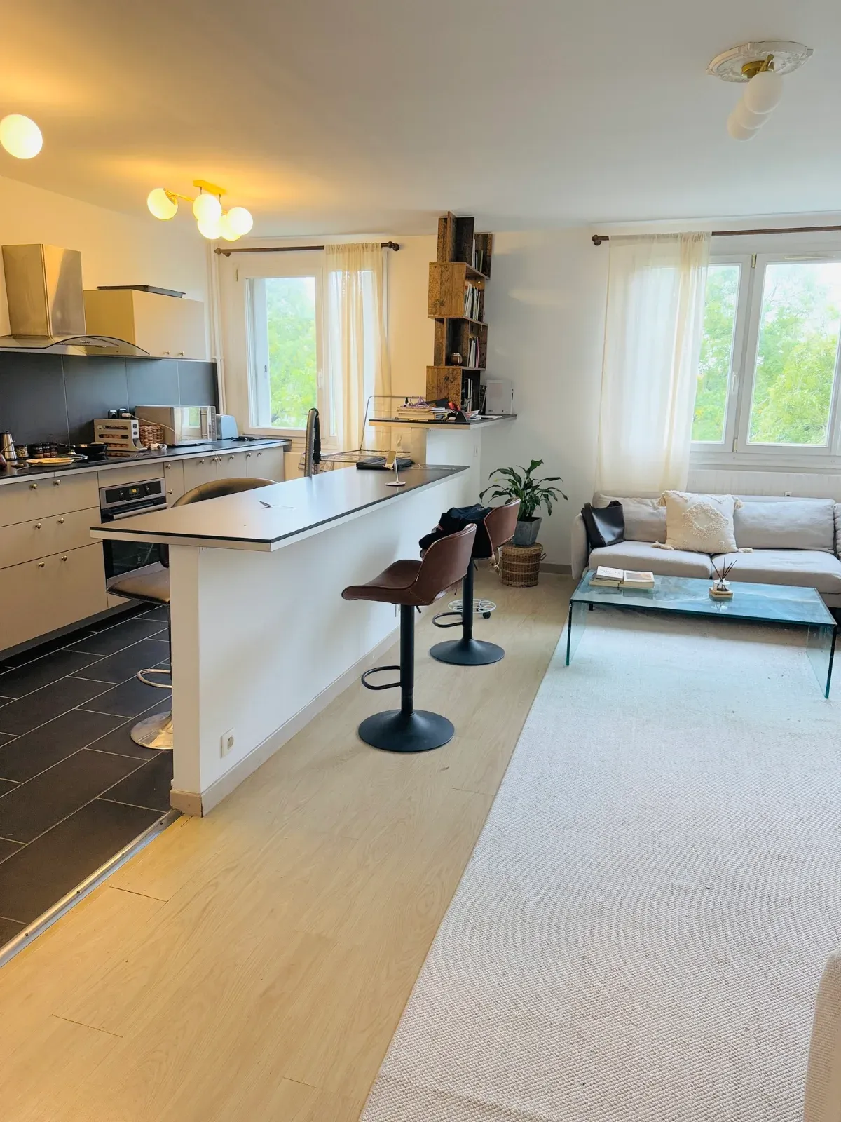Bright living room with open-plan kitchen