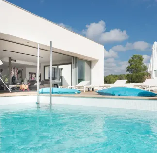 Superve artist's villa with view & infinity pool