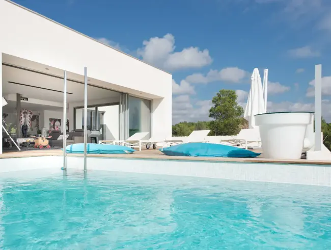 Superve artist's villa with view & infinity pool