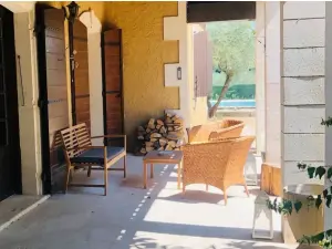 Luxury Provencal villa, a stone's throw from the town centre
