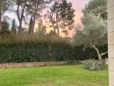 Luxury Provencal villa, a stone's throw from the town centre