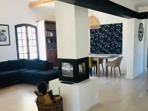 Luxury Provencal villa, a stone's throw from the town centre