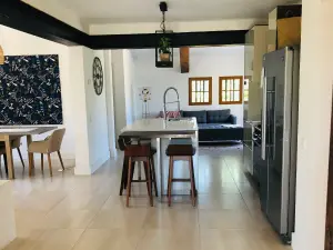 Luxury Provencal villa, a stone's throw from the town centre