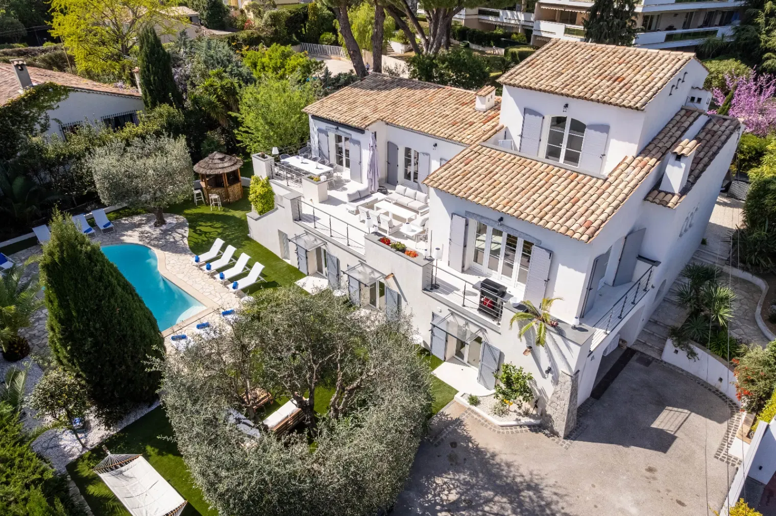 Elegant 6-Bedroom Cannes Villa with Pool, Spa & Terrace