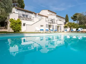 Elegant 6-Bedroom Cannes Villa with Pool, Spa & Terrace