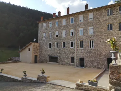 Original reception hall 20 km from St Etienne and 75 km from Lyon