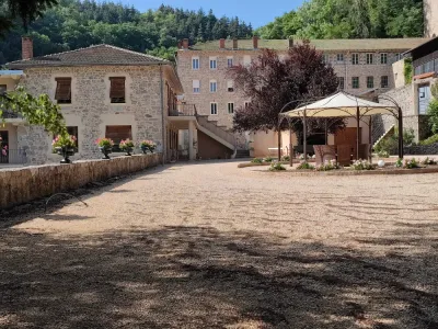 Original reception hall 20 km from St Etienne and 75 km from Lyon