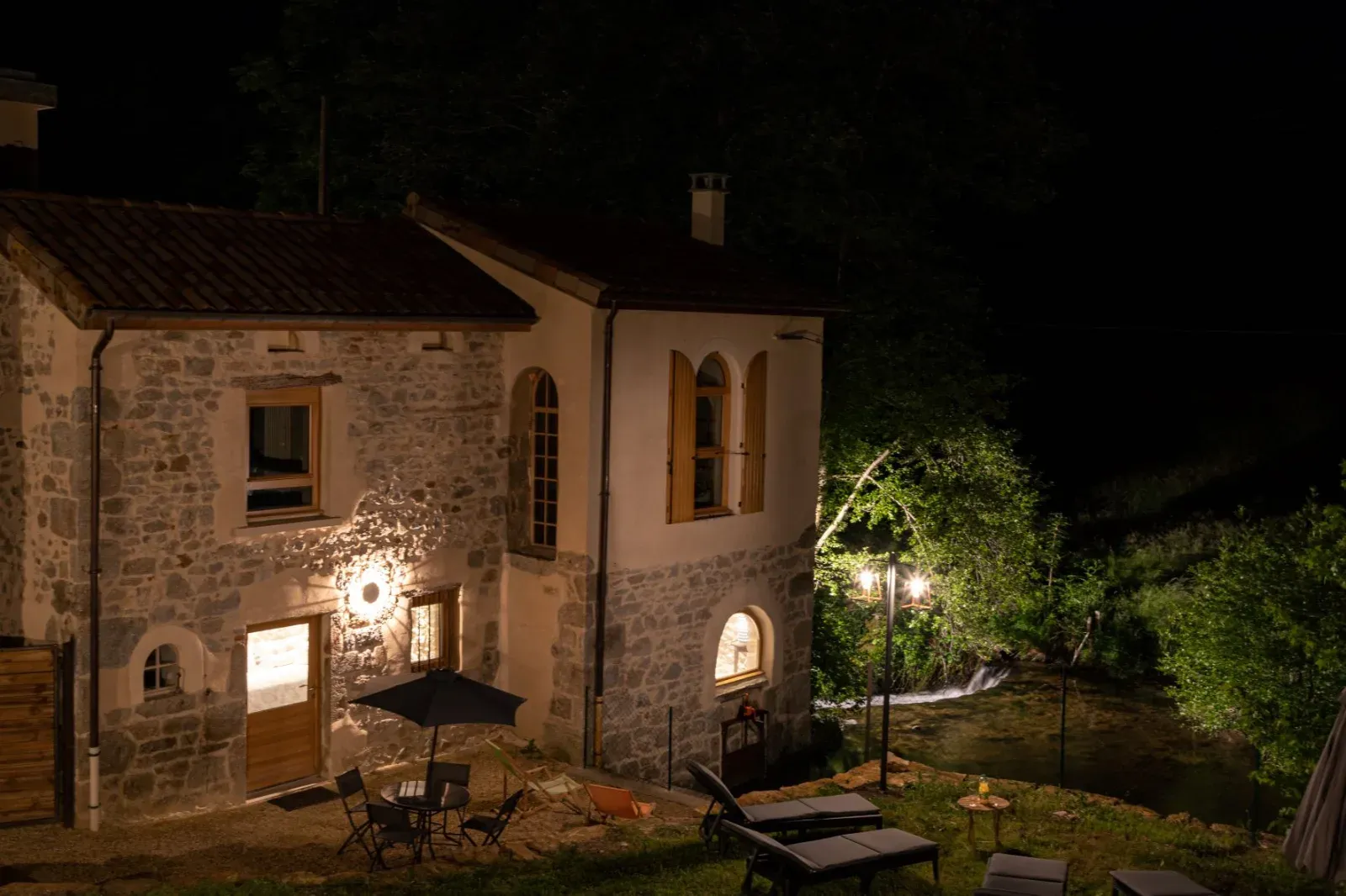 Original reception hall 20 km from St Etienne and 75 km from Lyon