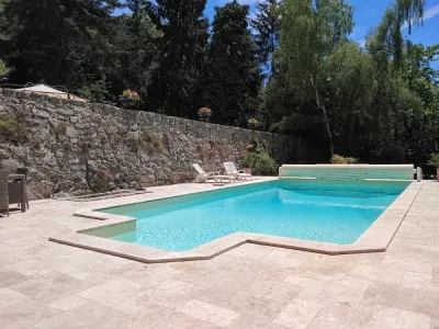 Original reception hall 20 km from St Etienne and 75 km from Lyon