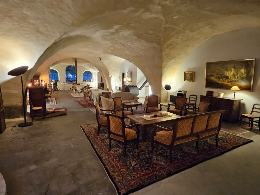 Original reception hall 20 km from St Etienne and 75 km from Lyon