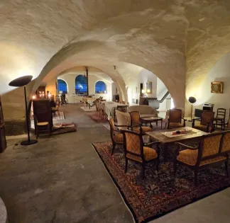 Original reception hall 20 km from St Etienne and 75 km from Lyon