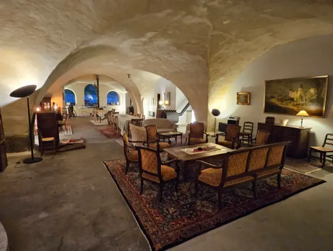 Original reception hall 20 km from St Etienne and 75 km from Lyon