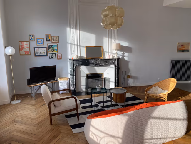 Grand appartement classique baigné de lumière