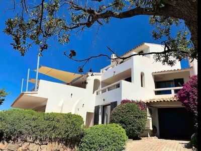 Luxury villa overlooking the bay of Santa Giulia at 180