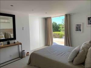 Villa de luxe avec vue sur la baie de Santa Giulia à 180