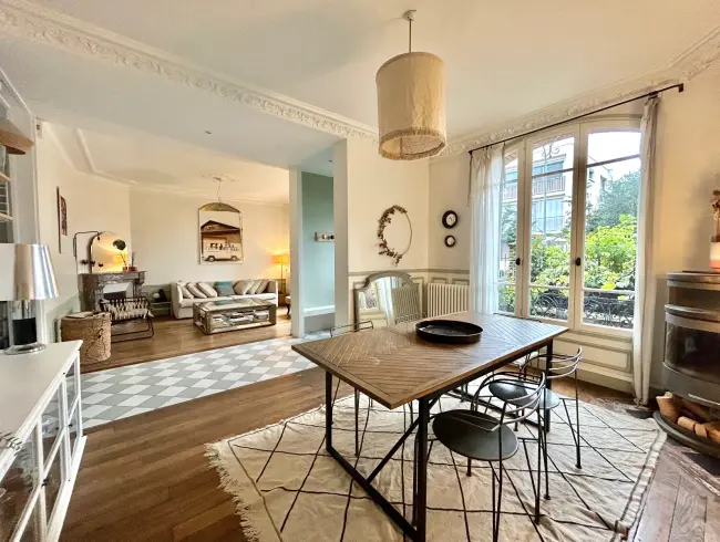 Maison en pierre meulière à 15 min de Paris