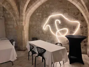 12th century vaulted cellar in the heart of Tours