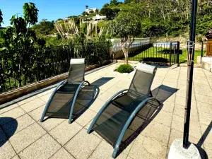 Espace Extérieur Privatif avec Piscine et Jardin à Nice