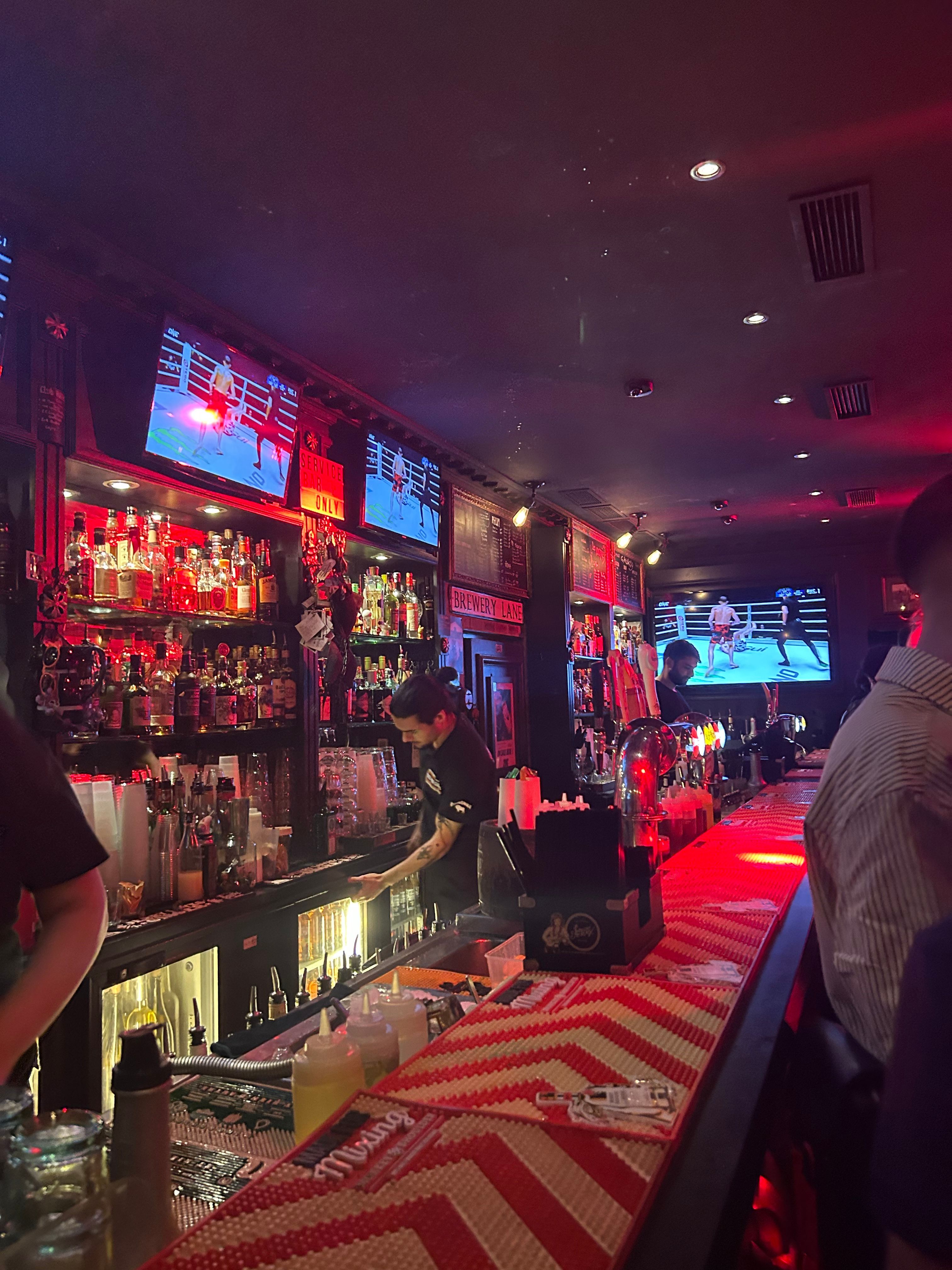 Authentic Pub in Cannes for Events