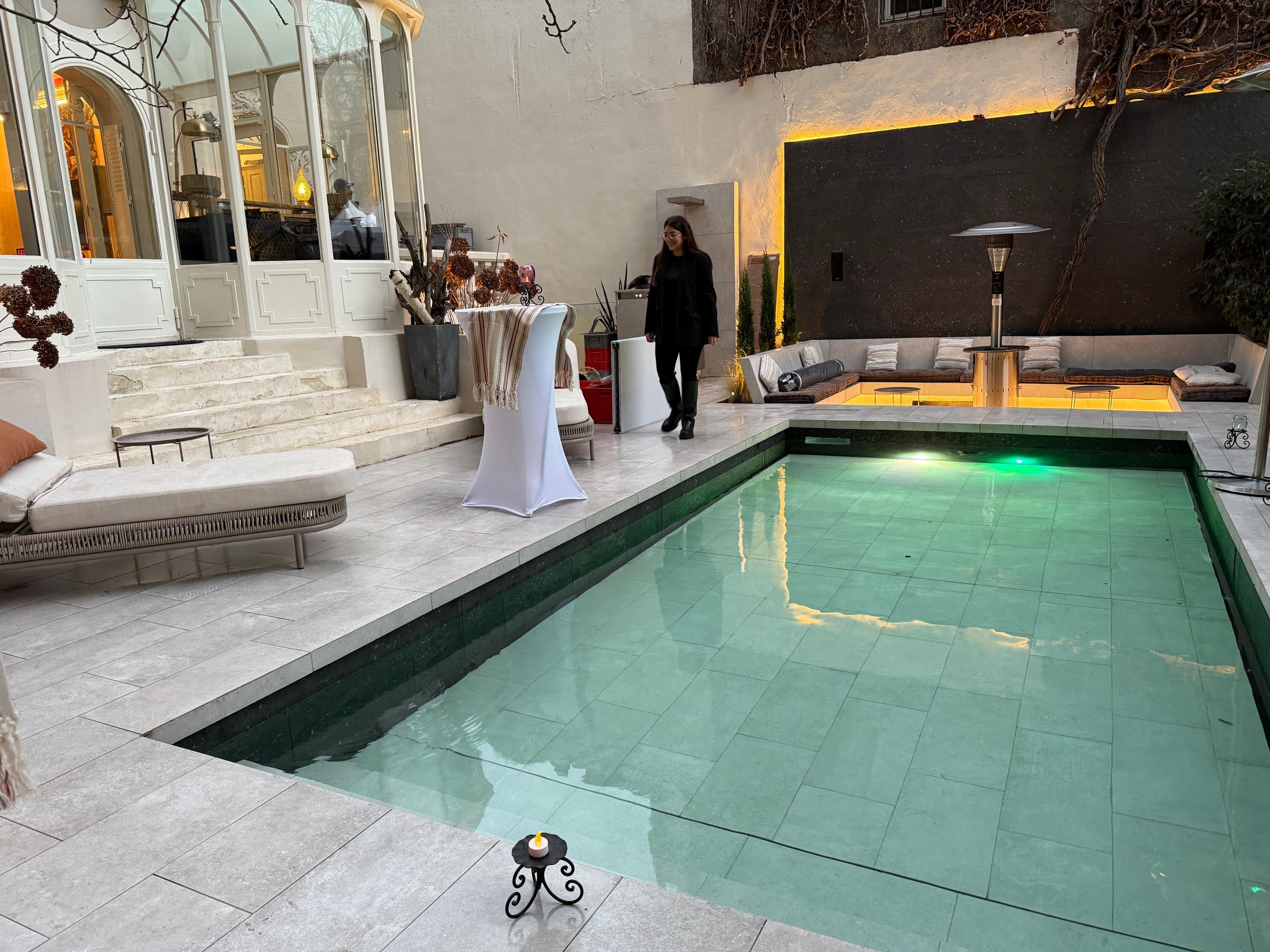 1st floor of the Hôtel de réception on the banks of the Seine, facing the Eiffel Tower