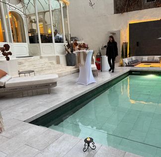 1e étage de l'Hôtel de réception en bord de Seine, face à la Tour Eiffel