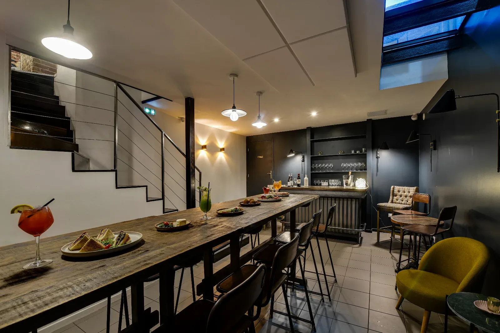 Salle dans un restaurant chaleureux au cœur des Batignolles