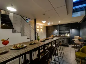 Salle dans un restaurant chaleureux au cœur des Batignolles