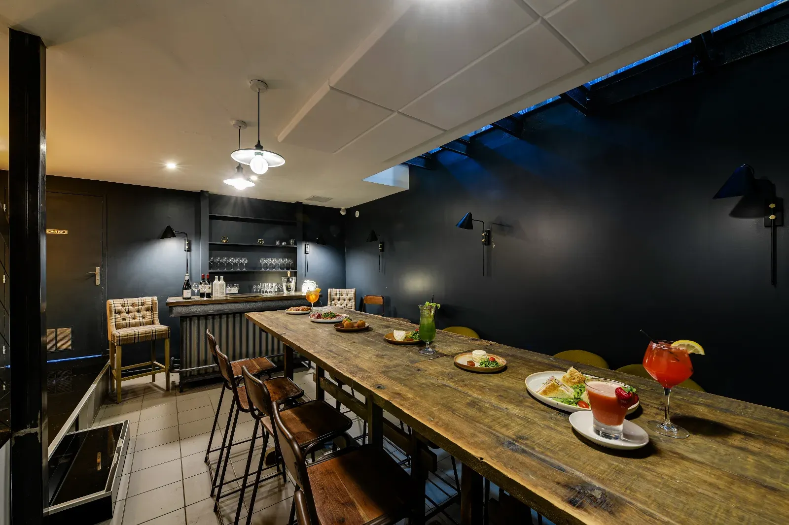 Salle dans un restaurant chaleureux au cœur des Batignolles