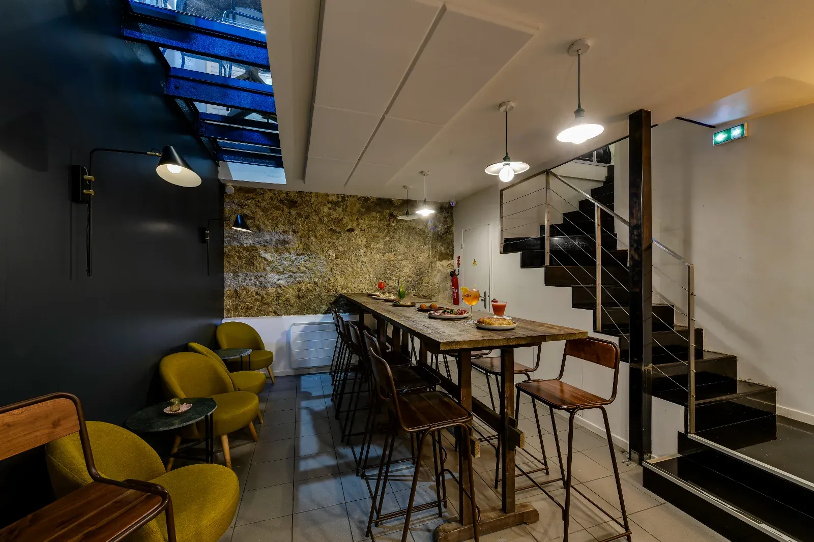 Salle dans un restaurant chaleureux au cœur des Batignolles
