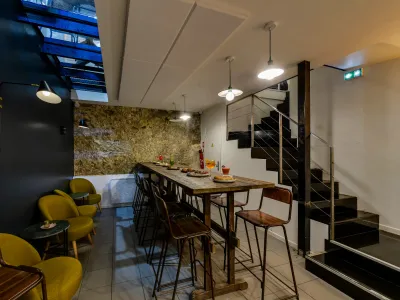 Dining room in a cosy restaurant in the heart of Batignolles