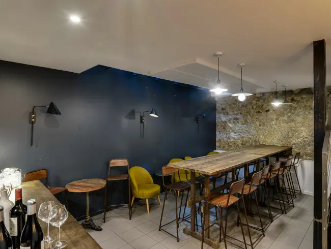 Salle dans un restaurant chaleureux au cœur des Batignolles