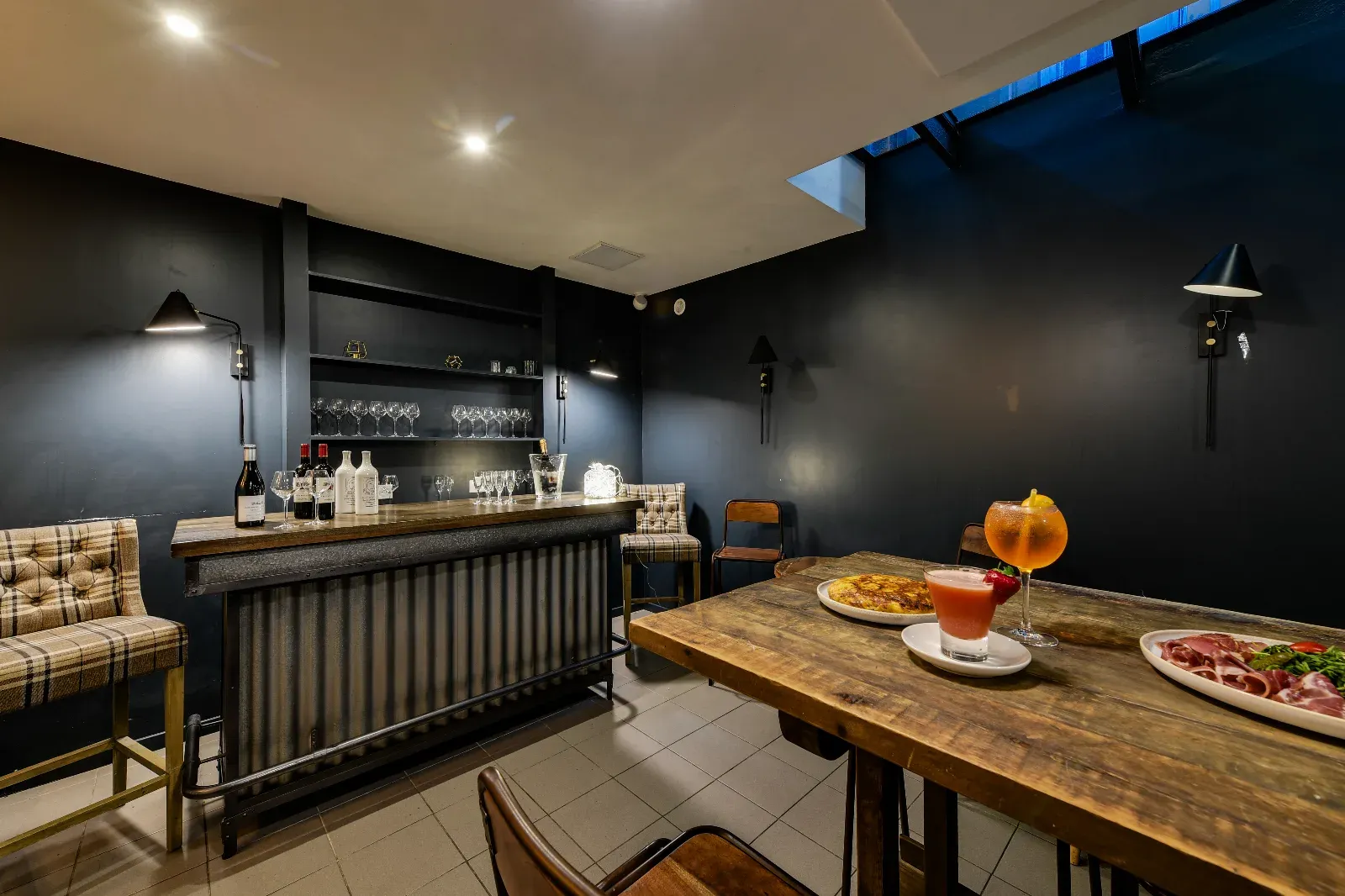 Salle dans un restaurant chaleureux au cœur des Batignolles