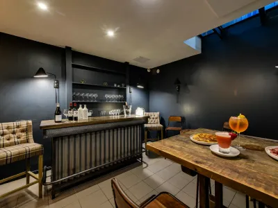 Dining room in a cosy restaurant in the heart of Batignolles