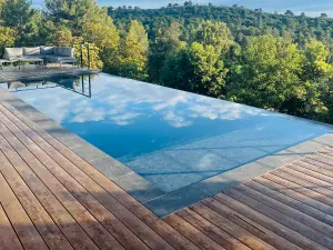 Villa with exceptional views of the Sainte Victoire