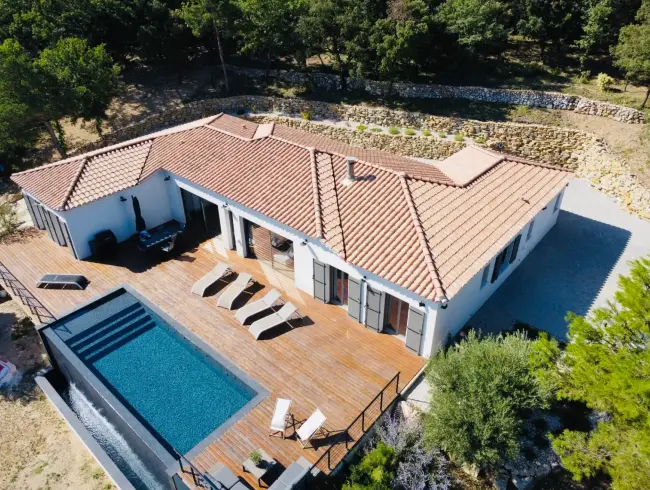 Villa with exceptional views of the Sainte Victoire