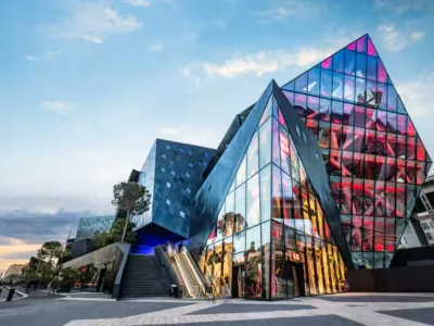 A modern hotel with panoramic view of the city of Nice