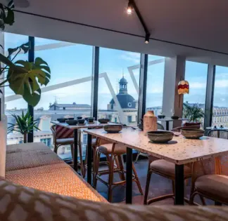 A modern hotel with panoramic view of the city of Nice