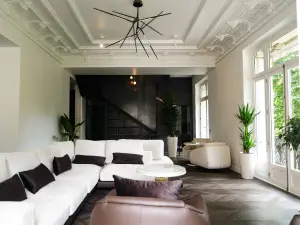 Appartement unique de 300 m² d’exception au pied de l’icône parisienne