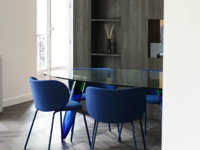 Unique 300 m² flat at the foot of the Parisian icon