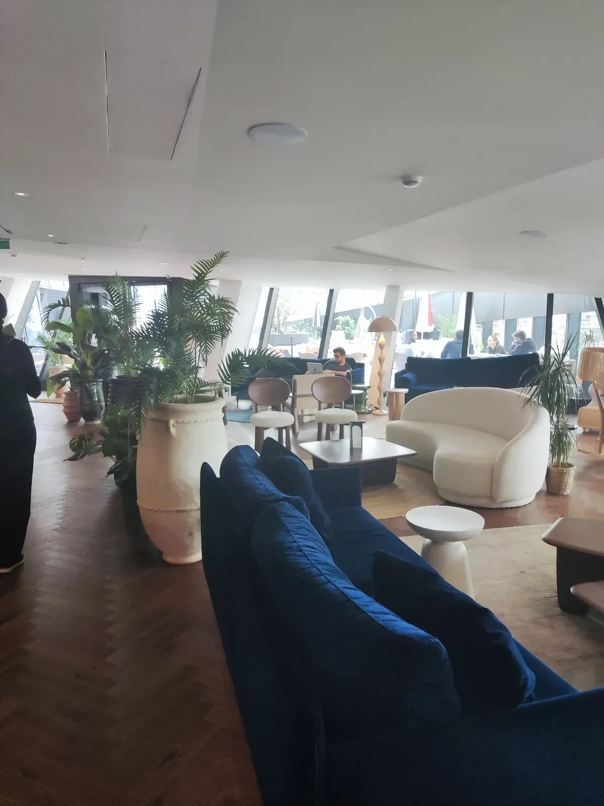 Modern Conference Room with Stunning City Views – Ideal for Seminars