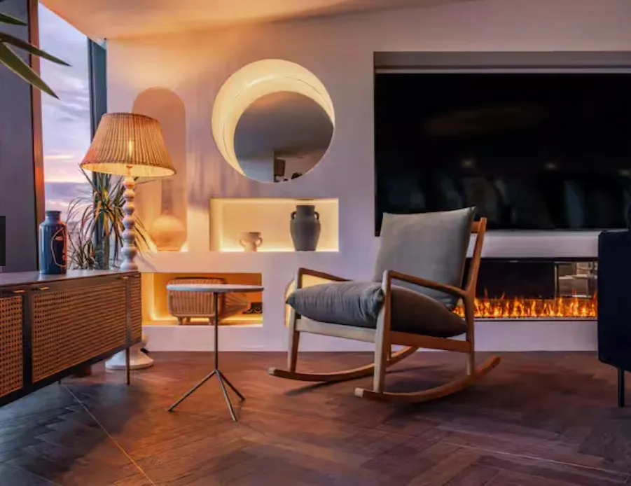 Modern Conference Room with Stunning City Views – Ideal for Seminars