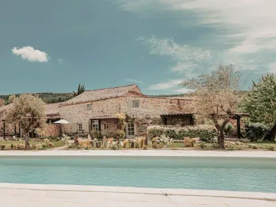 Hameau provençal dans le Parc du Luberon