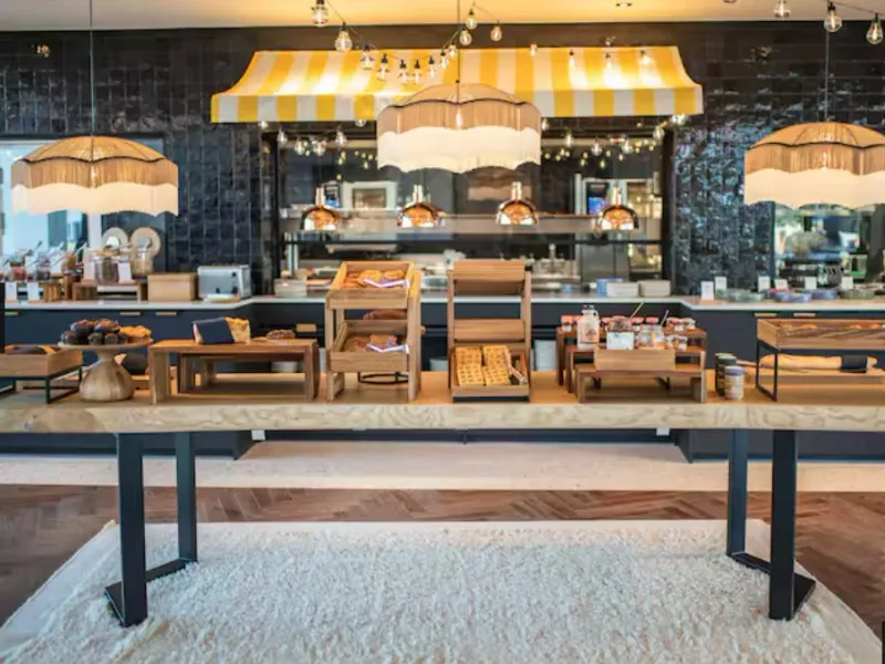 Modern 5th-Floor Restaurant with City Views in Nice