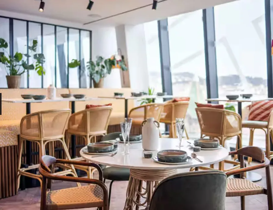 Modern 5th-Floor Restaurant with City Views in Nice