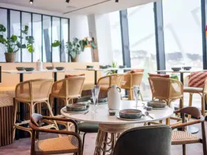 Modern 5th-Floor Restaurant with City Views in Nice