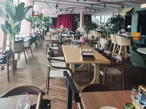 Modern 5th-Floor Restaurant with City Views in Nice